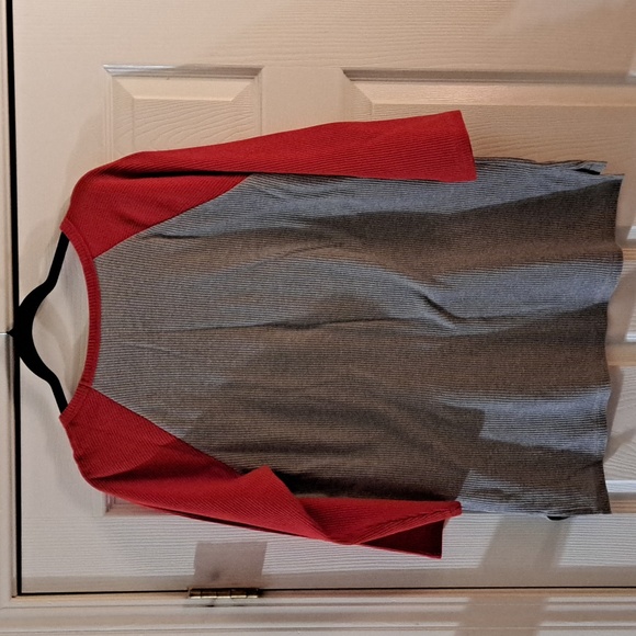 EUC Happy Holidays Christmas thermal top - Picture 3 of 3